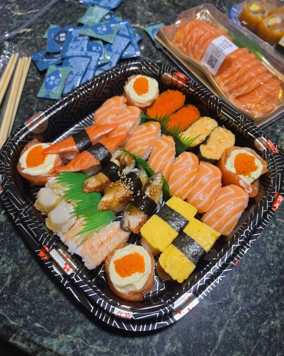 Mixed sushi platter with salmon, tamago and mayonnaise-topped pieces